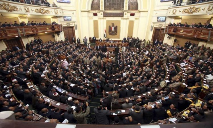 مصر بعد حادث أصطدام القطارين البرلمان يلوم الوزارة