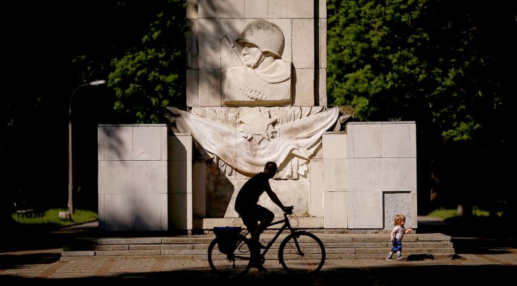 Российские бизнесмены предлагают выкупить у Польши советские монументы
