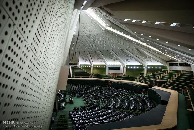 البرلمان الإيراني يستأنف الجلسة الثامنة والأخيرة لمناقشة اهلية الوزراء المقترحين