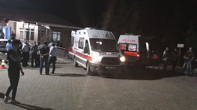 Türkiyədə yük maşını aşıb 3 nəfər ölüb, 7 nəfər yaralanıb