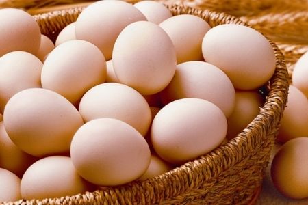 “Dərmanlı yumurta” qalmaqalı böyüyür