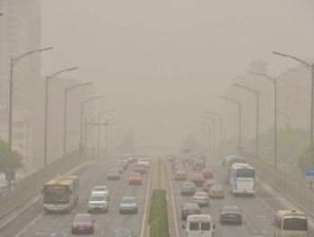 Пыльная буря накрыла Баку