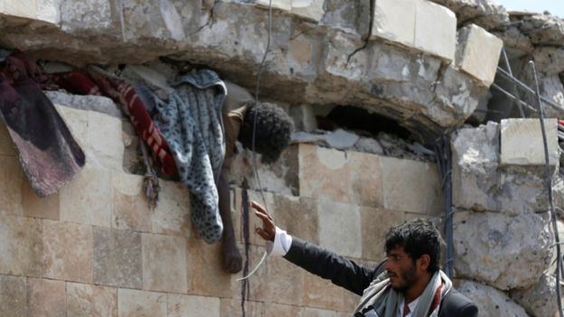 مقتل أكثر من 30 شخصا في غارة جوية على صنعاء