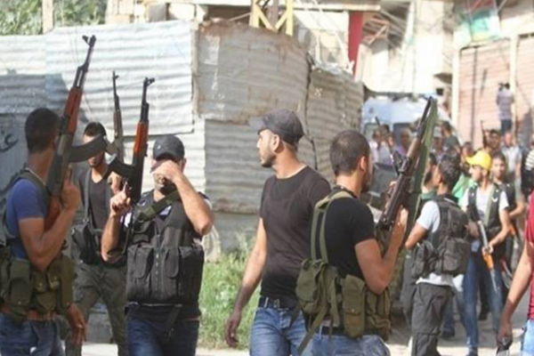 مقتل وإصابة العشرات في اشتباكات بمخيم عين الحلوة اللبناني