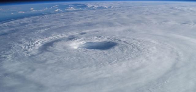 NASA показало мощнейший ураган "Харви" на видео