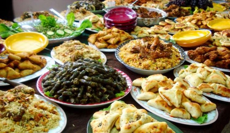 أشهرها المقلوبة والزرب.. فلسطينيون يحافظون على أكلاتهم التقليدية من الاندثار