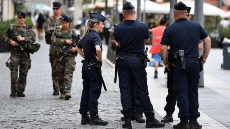 Мужчина с ножом атаковал прохожих в Марселе