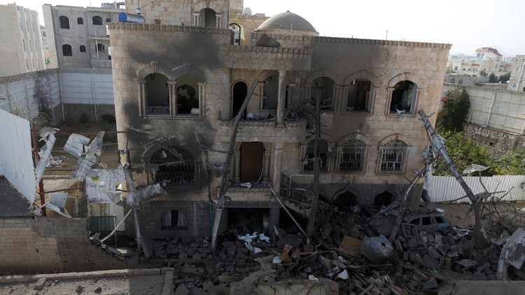 التحالف العربي يقر بقتل مدنيين خطأ في غارة صنعاء