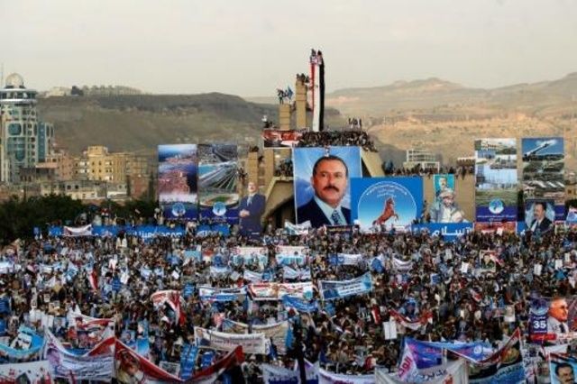 اشتباكات غير مسبوقة بين الحوثيين وقوات صالح, وتحذير من الوقوع في "الفتنة"