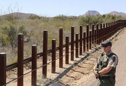 ترامب يصر على بناء الجدار مع المكسيك أيا كانت التكلفة