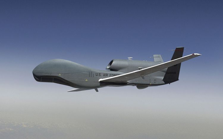 Американский беспилотник Global Hawk получит боевой лазер