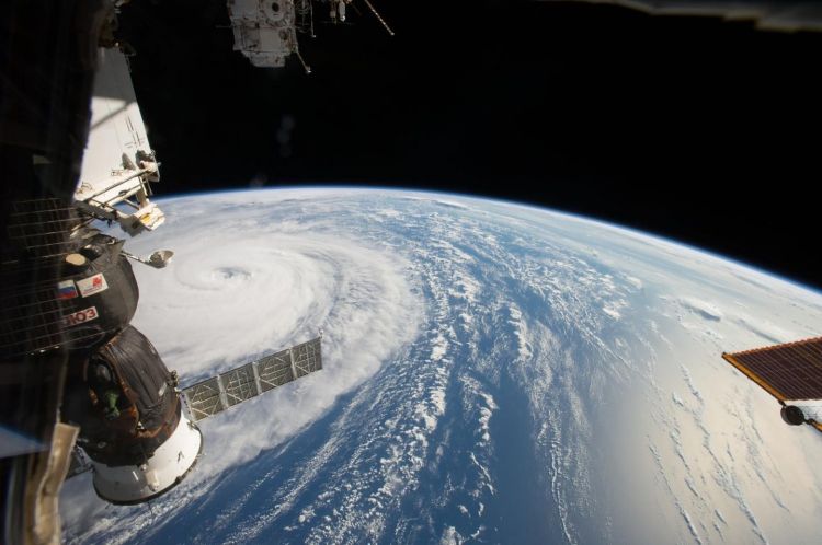 Ураган "Ирма" в Атлантике усилился до третьей категории