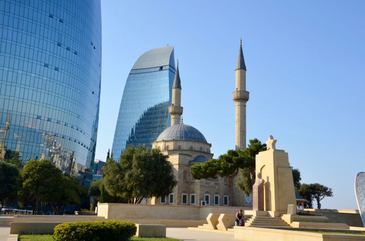 أذربيجان تلعب دورا مهما بين الأديان والثقافات بمكانها مجمع الحضارات