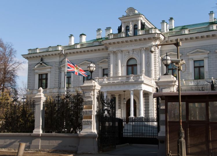 Twitter заблокировал аккаунт посольства Великобритании в России