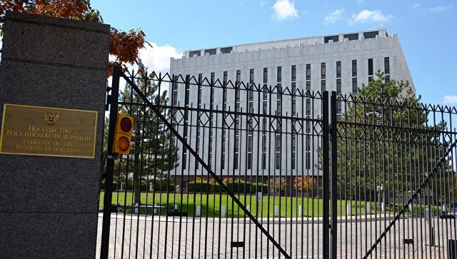 Семьи дипломатов, живущие в торгпредстве РФ в США, переехали в посольство