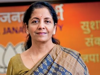 Женщина возглавила Минобороны Индии