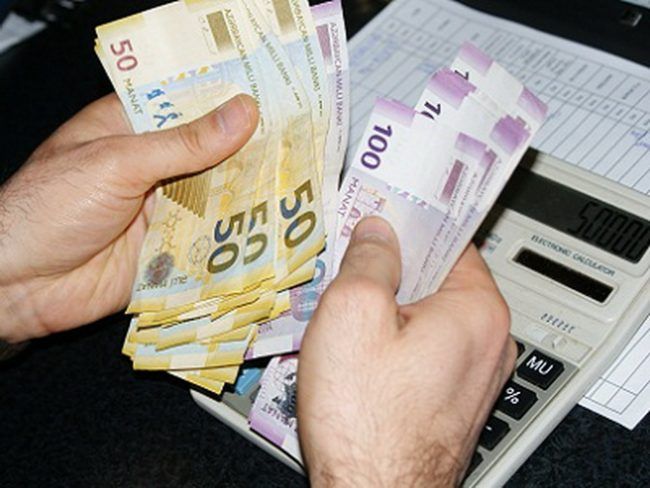 Кому в Азербайджане задерживают зарплату?