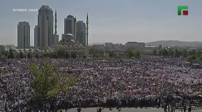 В Чечне тысячи людей пришли на акцию протеста