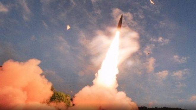 كوريا الشمالية "تعد لاختبار المزيد من الصواريخ"