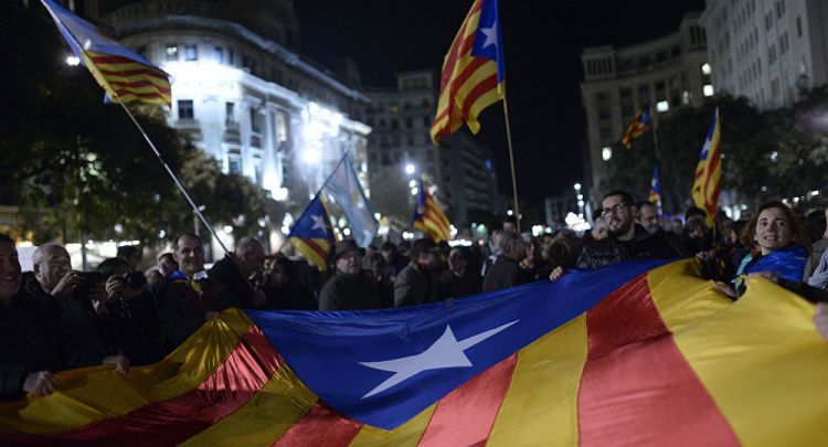 Kataloniya parlamenti İspaniyadan ayrılmaqla bağlı referendum keçirilməsini dəstəkləyib