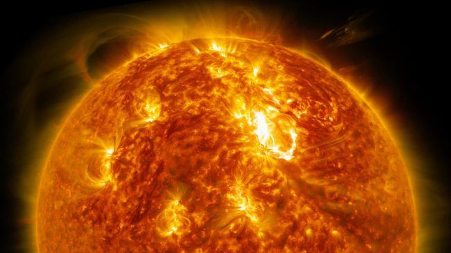 Самая мощная за 12 лет вспышка на Солнце - ФОТО