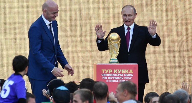 بوتين يعلن انطلاق رحلة كأس العالم الأطول من ملعب لوجنيكي،