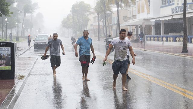 Полиция призывает граждан Флориды не пытаться застрелить ураган "Ирма"