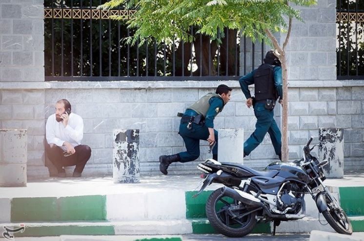 İranda atışma polis öldü, cinayətkar qaçdı