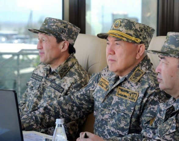 Назарбаев поднял по тревоге армию