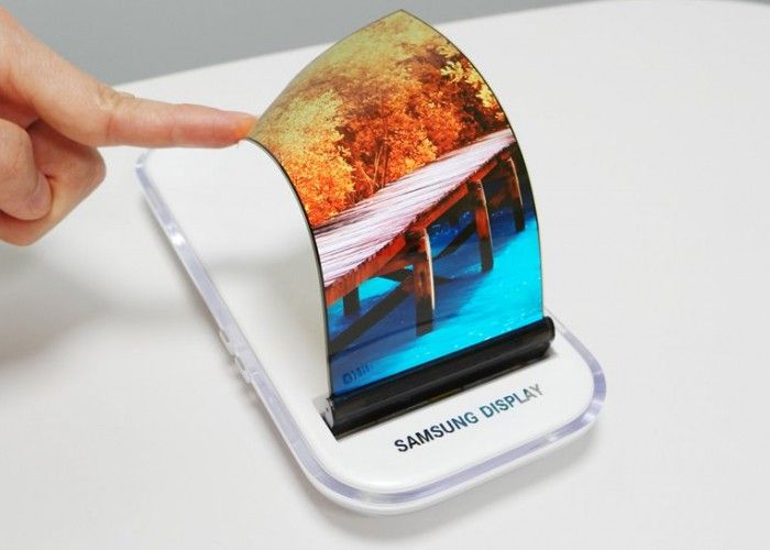Samsung выпустит смартфон со складным экраном в 2018 году