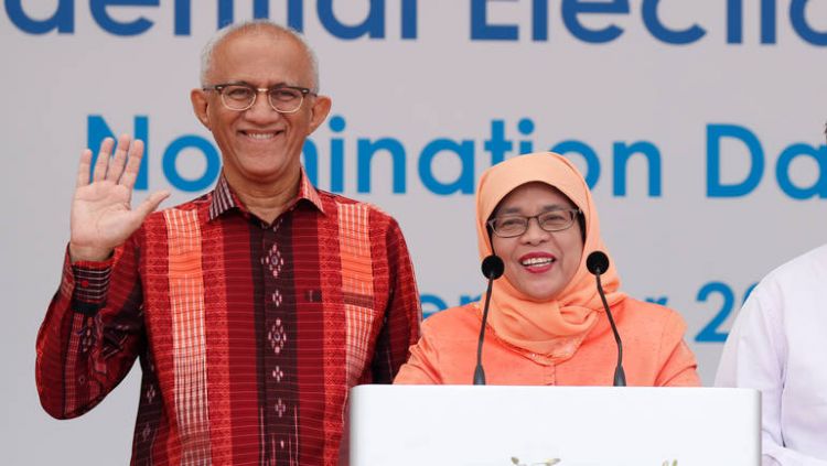 انتخاب حليمة يعقوب رسميا أول رئيسة لسنغافورة