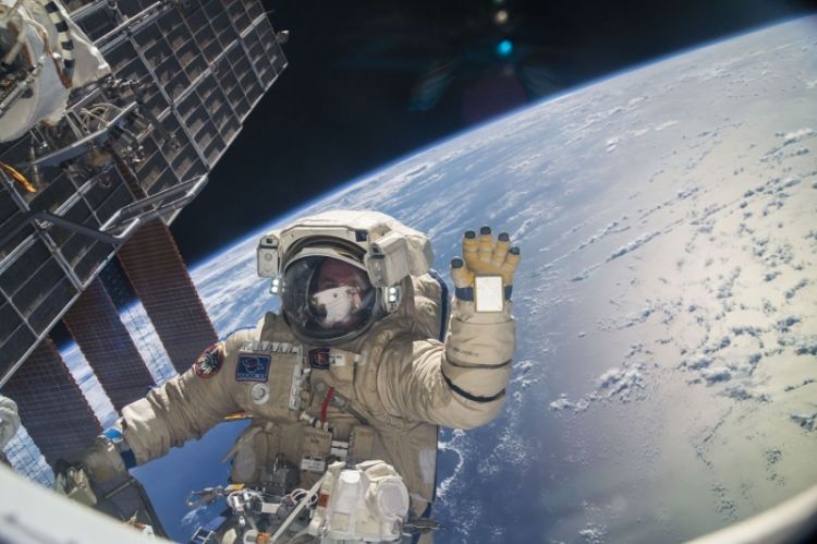 К экипажу МКС присоединился космонавт-блогер