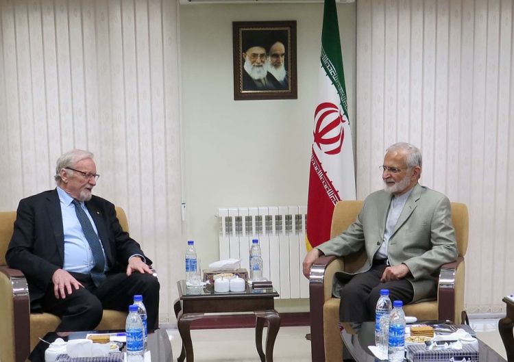 خرازي: ايران اعدت نفسها لاسوأ السيناريوهات حول الاتفاق النووي خلال استقباله وزير الخارجية الاسترالي الاسبق