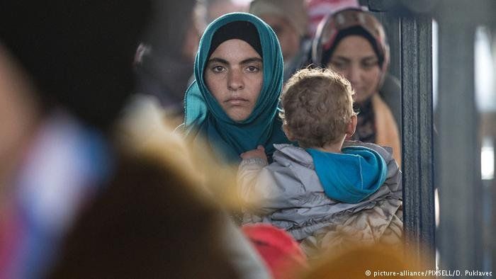 هل يحرم اللاجئون الحاصلون على "حماية ثانوية" من حق لم الشمل؟