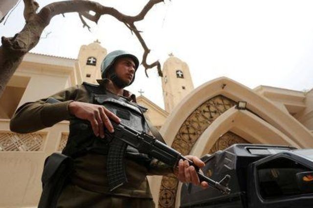 محكمة مصرية تحيل أوراق 7 من الدولة الإسلامية للمفتي في قضية قتل 20 مسيحيا