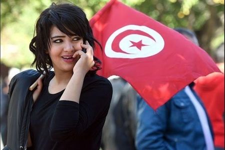 Tunisli qadınlar müsəlman olmayan kişilərlə evlənə biləcəklər