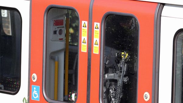 بريطانيا.. اعتقال مشتبه به ثالث في هجوم مترو لندن