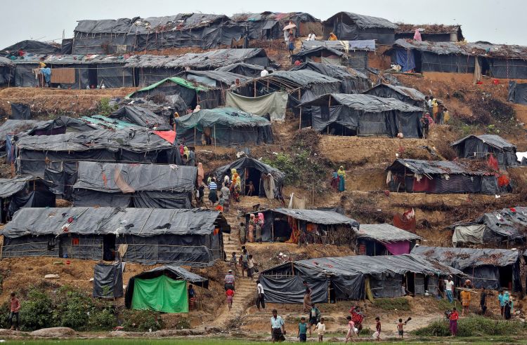 В Бангладеш грузовик с гумпомощью для беженцев-рохинджа попал в ДТП, есть жертвы