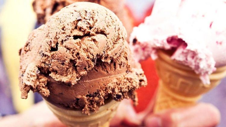 Медицинские мифы: при простуде нельзя есть мороженое?