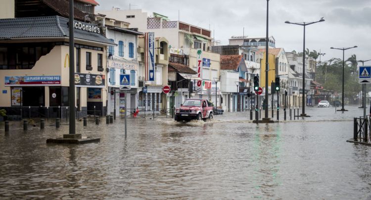 إعصار "ماريا" يودي بحياة 7 أشخاص ويطيح بسقف منزل رئيس وزراء دومينيكا