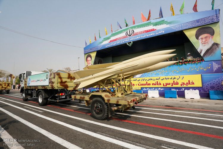 Иран провел испытания новой ракеты вопреки санкциям США Была впервые продемонстрирована ракета "Хорремшехр"