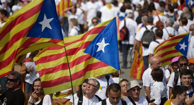 مظاهرات تعم شوارع برشلونة احتجاجا على إستفتاء استقلال كاتالونيا