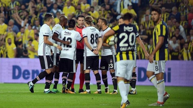 İstanbulda dramatik gecə 2 penalti, 5 qırmızı vərəqə, 3 qol