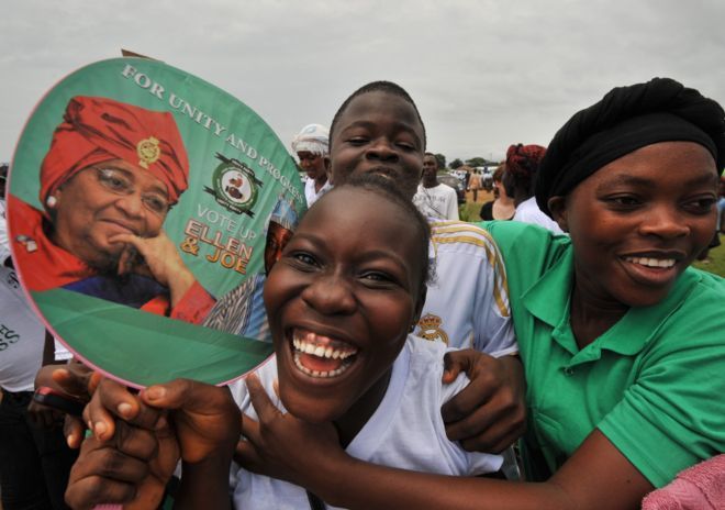 المرأة الحديدية الأفريقية: أول امرأة ترأس ليبيريا "سعيدة" بإنجازاتها