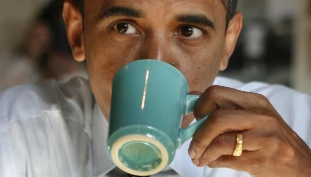 شرب الشاي والقهوة في العمل يهدّد الصحة.. الأكواب تحتوي على البراز!