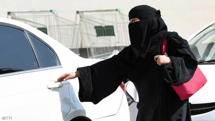 الداخلية السعودية: قيادة المرأة ممارسة تؤدي للحد من الخسائر