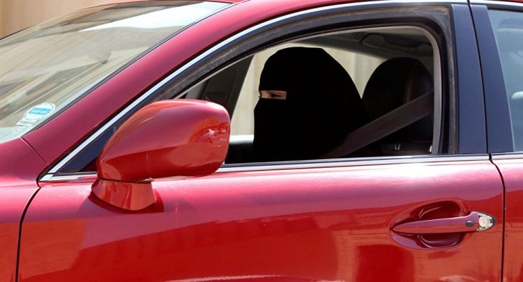 شراء السيارة وقيادتها شرطان جديدان في عقد زواج السعوديات