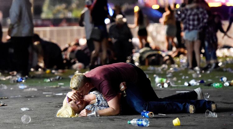 Паника и крики: полиция опубликовала видео расстрела в Лас-Вегасе
