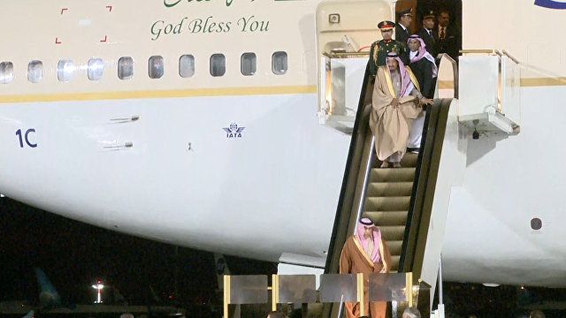 Во время выхода короля Саудовской Аравии из самолета во «Внуково» сломался трап