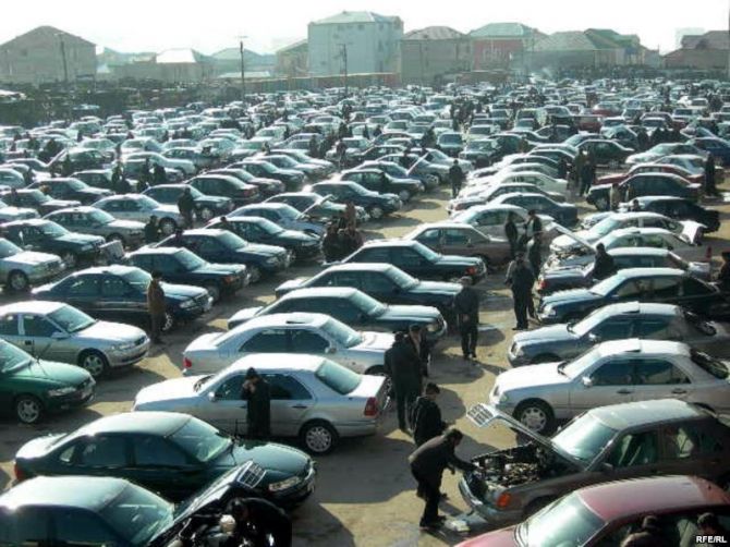В Азербайджане цены на автомобили упали